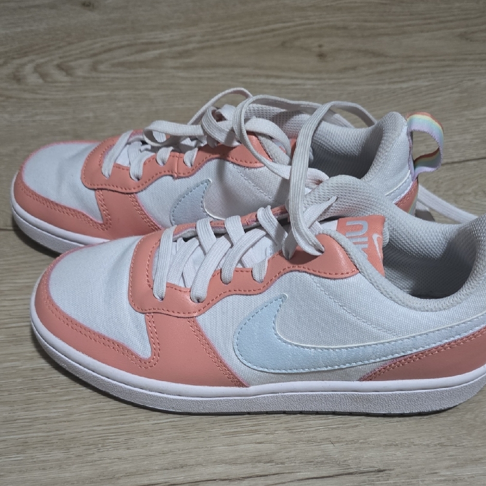 Nike Kids Sneakers in Coral/peach and Light Blue